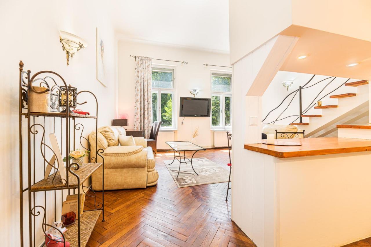 Hera Apartment - Old Town Брашов Экстерьер фото