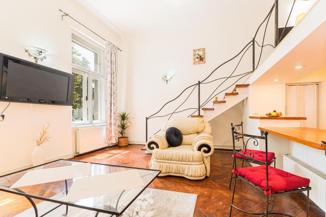 Hera Apartment - Old Town Брашов Экстерьер фото