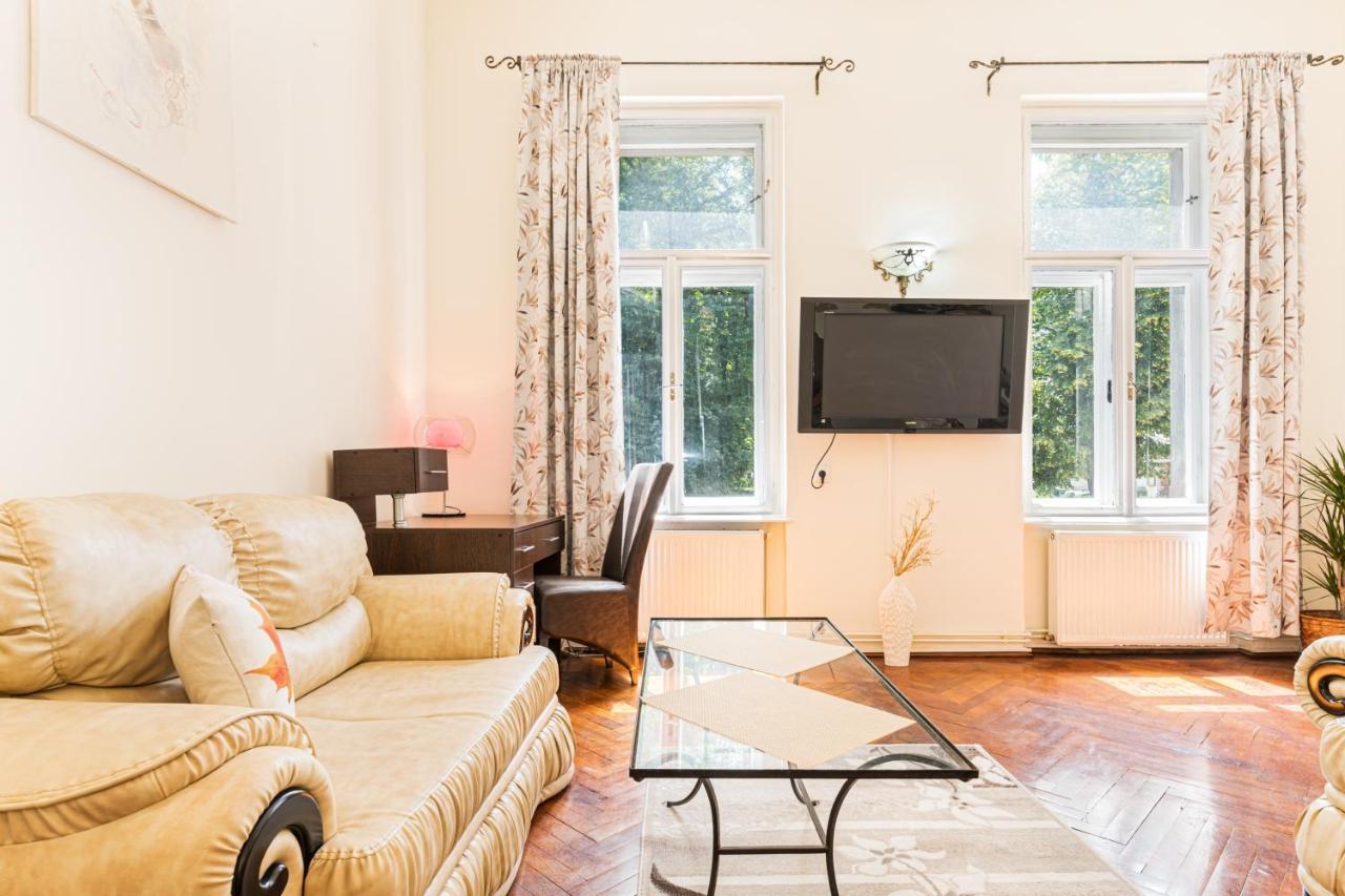 Hera Apartment - Old Town Брашов Экстерьер фото
